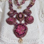 Crystal Majestic Haute-Couture Plastron-Halskette mit Cabochons, Swarovski-Kristall-Tops, Glasperlen und Rocailles in hoher Qualität